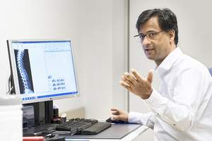 Dr. Amit Choudhury ist neuer Chefarzt des Zentrum für Geriatrie und Frührehabilitation des Krankenhaus St. Joseph-Stift Dr. Amit Choudhury ist neuer Chefarzt des Zentrum für Geriatrie und Frührehabilitation des Krankenhaus St. Joseph-Stift